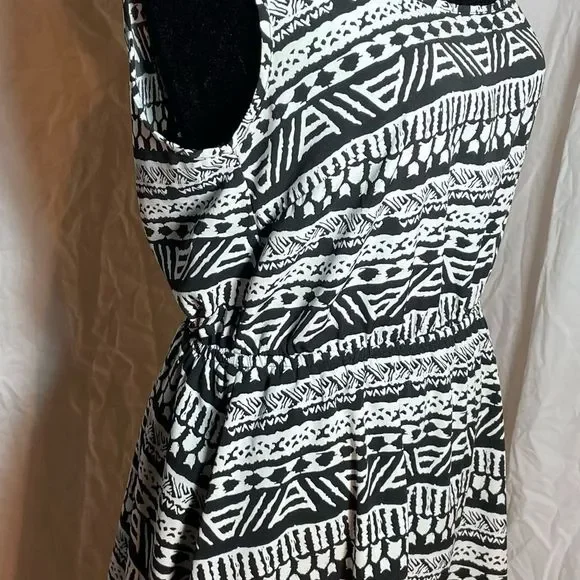 SOLD. Forever 21 Black & White Boho Style Night Out Dress Size Large - Picture 9 of 12